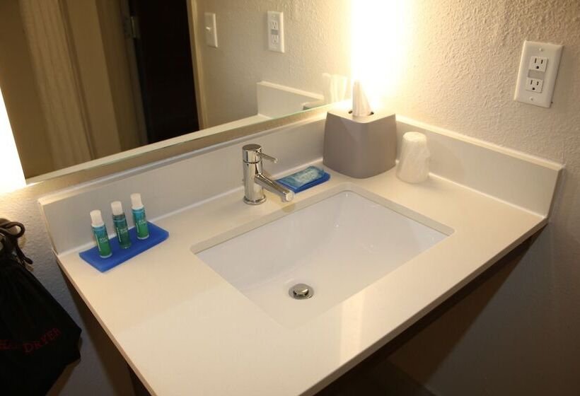 סוויטה מותאמת לאדם עם מוגבלויות, Holiday Inn Express, An Ihg