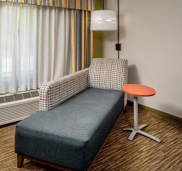 キングサイズベッドのスイートルーム, Holiday Inn Express And Suites Pikeville, An Ihg