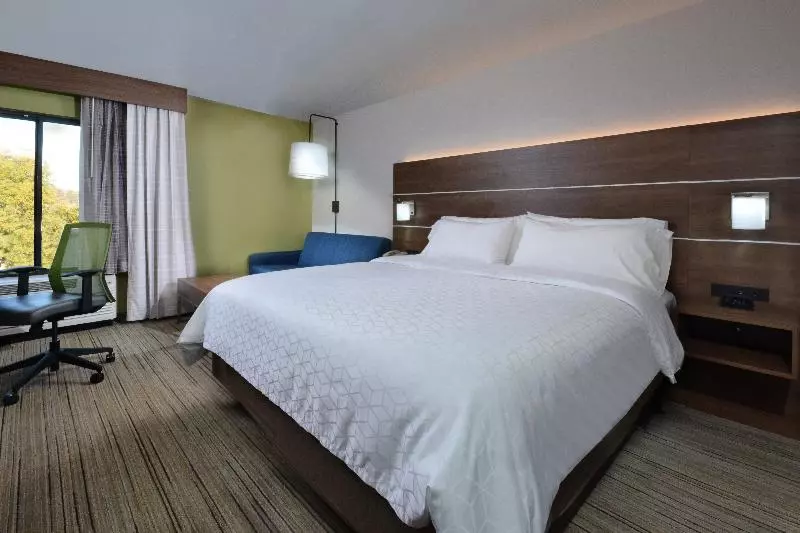 キングサイズベッドのスタンダードルーム, Holiday Inn Express Durham, An Ihg