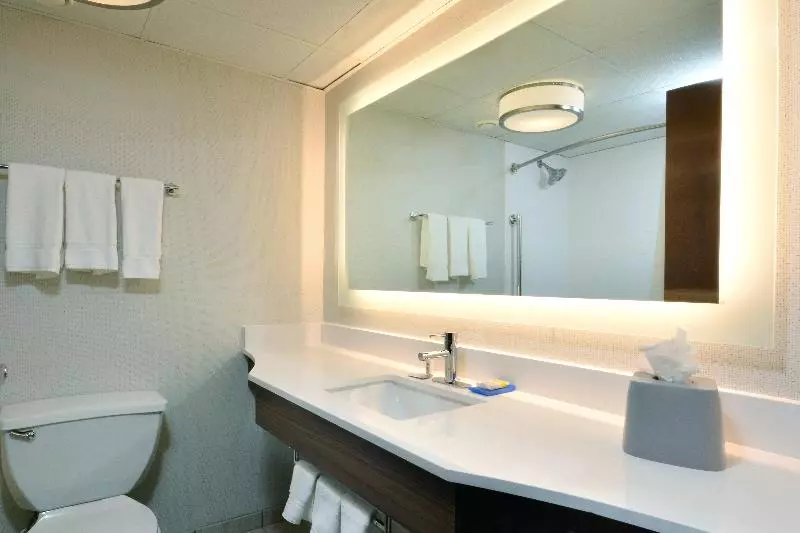 キングサイズベッドのスタンダードルーム, Holiday Inn Express Durham, An Ihg