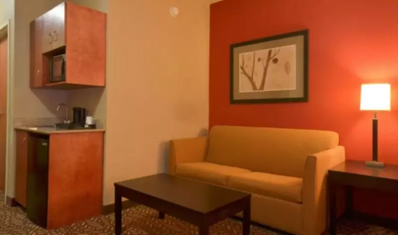 キングサイズベッドのスイートルーム, Holiday Inn Express & Suites Pine Bluff/pines Mall, An Ihg