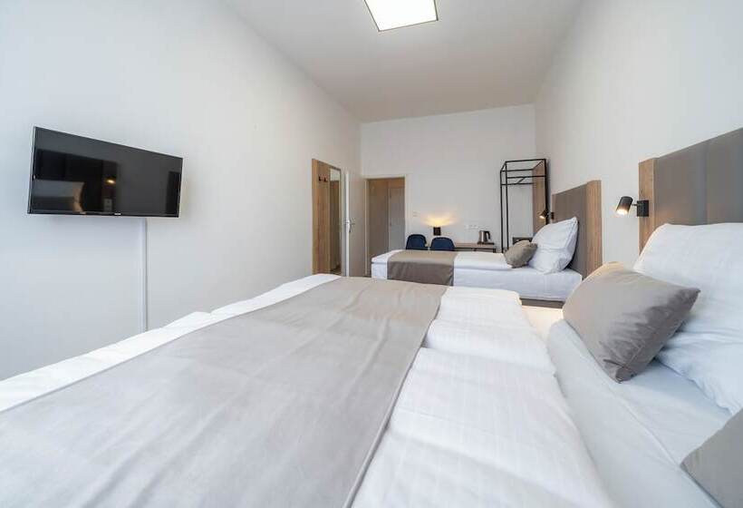 Quarto Triplo Estandar, Leon