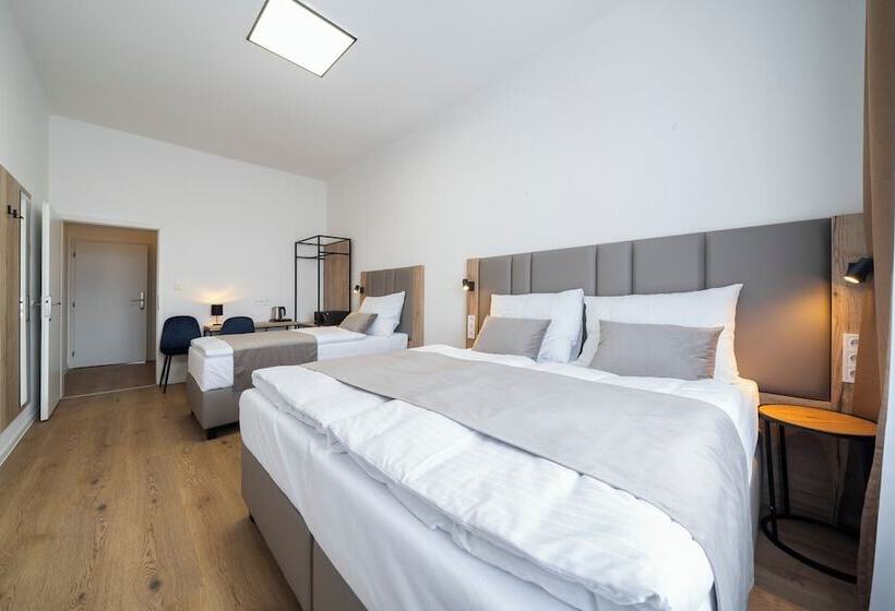 Quarto Triplo Estandar, Leon