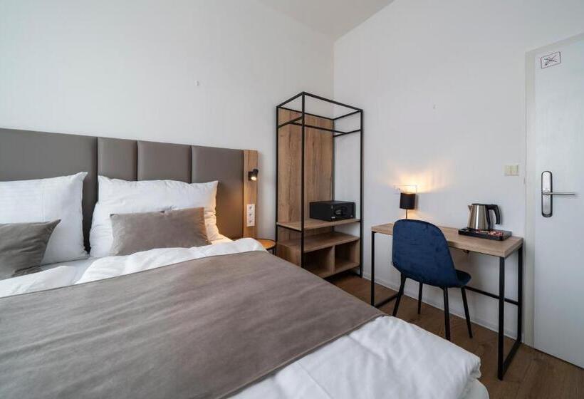 Quarto Estandar, Leon