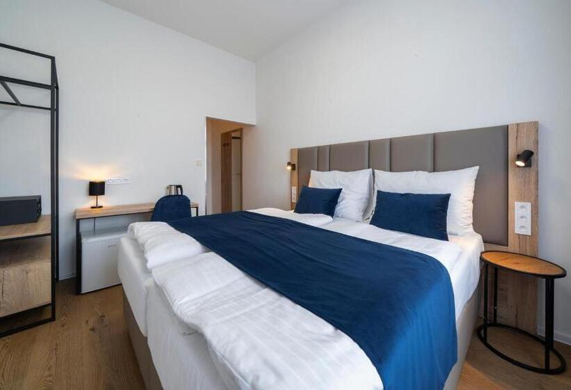 Quarto Estandar, Leon