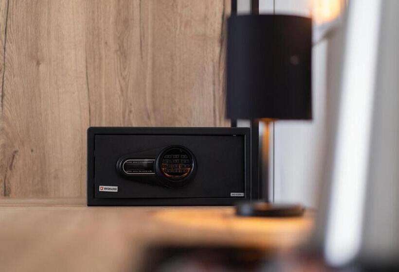 Quarto Triplo Estandar, Leon