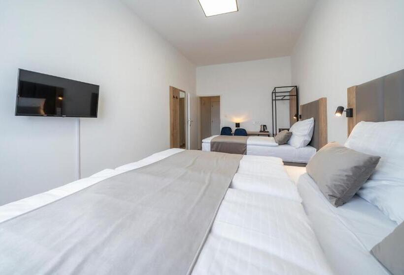Quarto Triplo Estandar, Leon