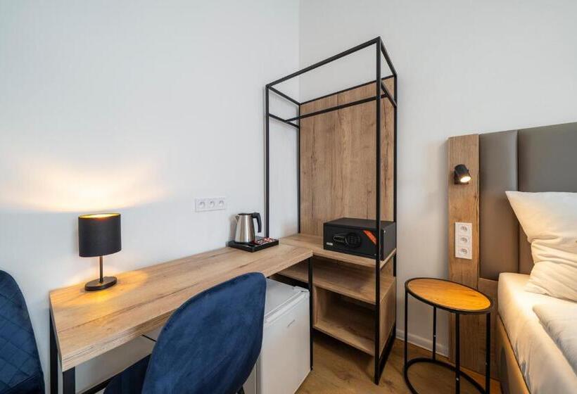 Quarto Triplo Estandar, Leon