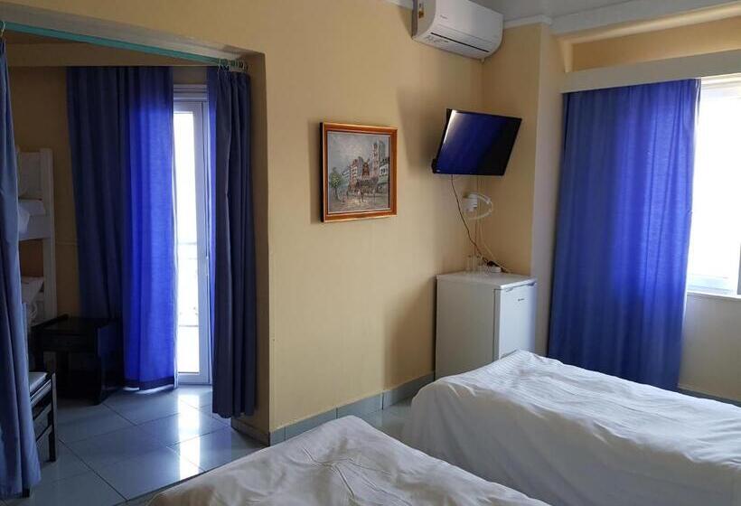 חדר סטנדרט לשלושה, Miramare