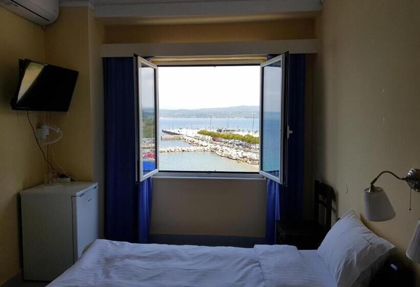 חדר סטנדרט לשלושה, Miramare