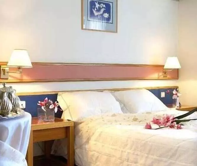 Chambre Standard, Samaras