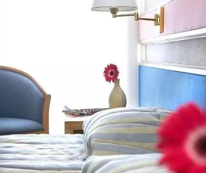 Chambre Triple Standard, Samaras