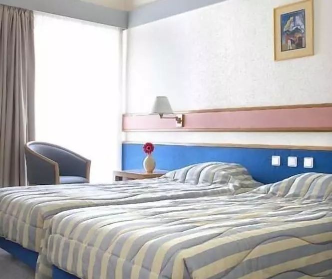 Chambre Triple Standard, Samaras
