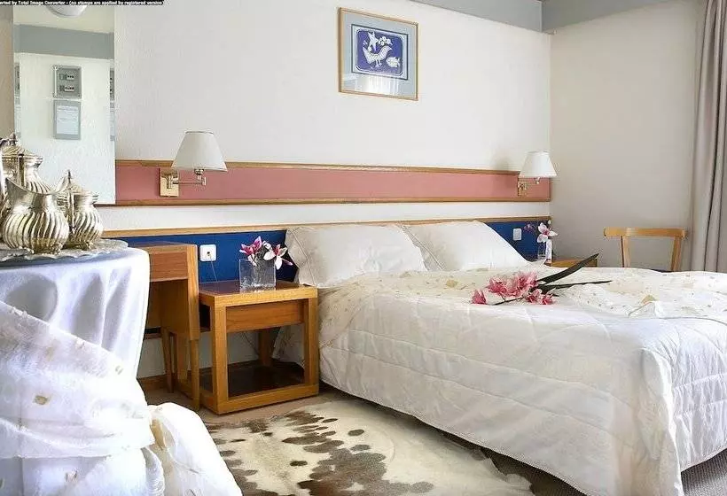 Chambre Standard Individuelle, Samaras