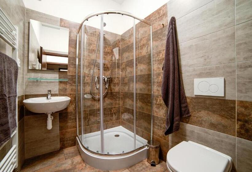 Quarto Estandar Individual, Penzion Královská Cesta