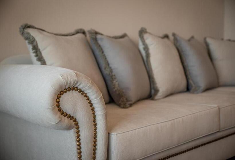 سوییت با استخر, Alma