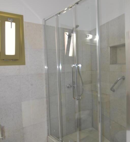 اتاق اکونومی, Artemis