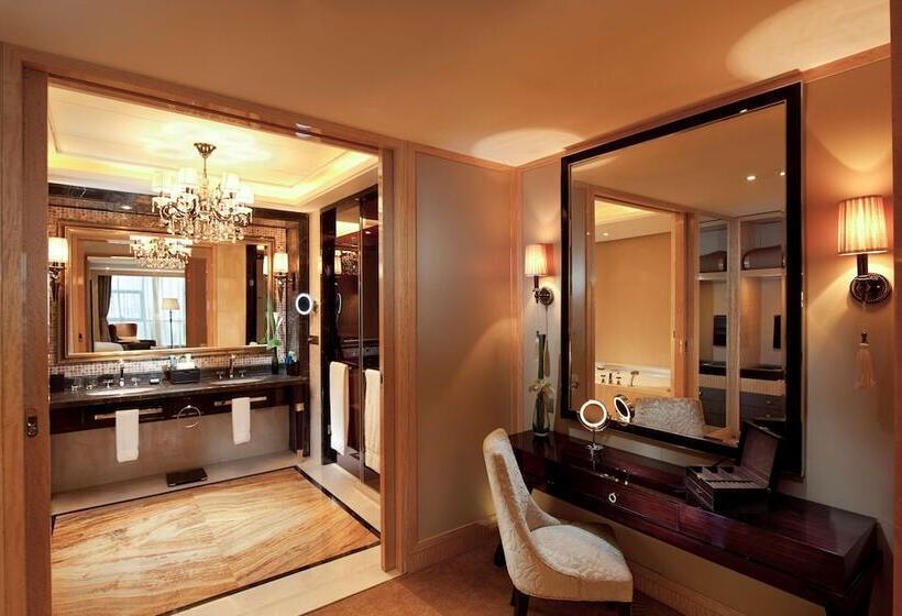 디럭스 스위트 킹 침대, Hilton Nanjing