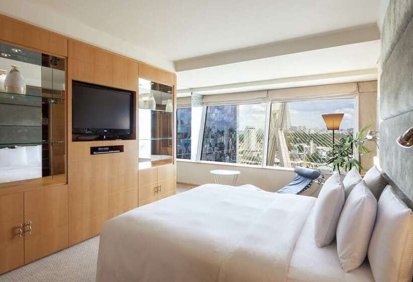 스위트 킹사이즈 침대, Hilton Nanjing