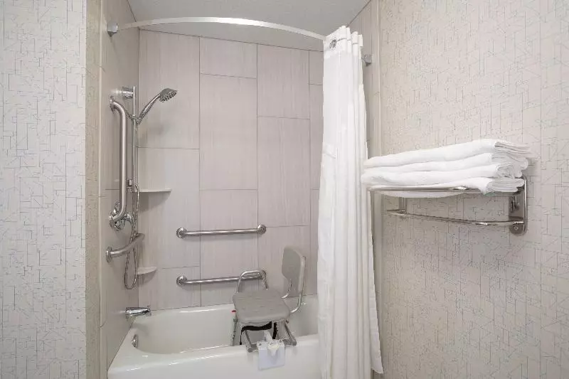 キングサイズベッドのスイートルーム, Holiday Inn Express Hotel & Suites Longmont, An Ihg
