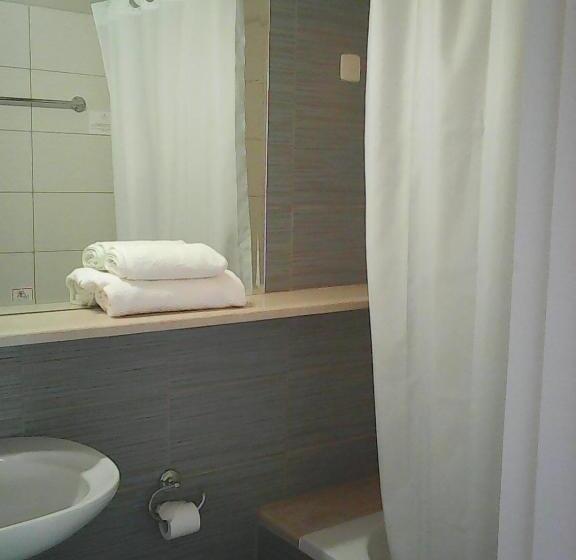 스탠다드 방갈로, Kalydna Island