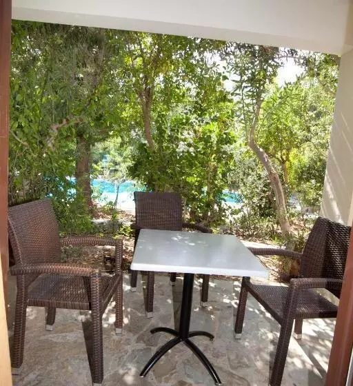بانگلوی استاندارد, Kalydna Island