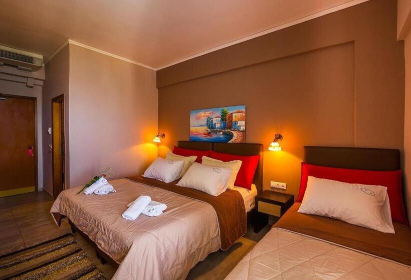 חדר סטנדרט לשלושה, Kyparissia Beach