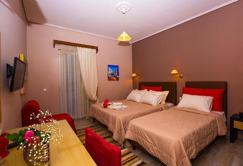 חדר סטנדרט לשלושה, Kyparissia Beach