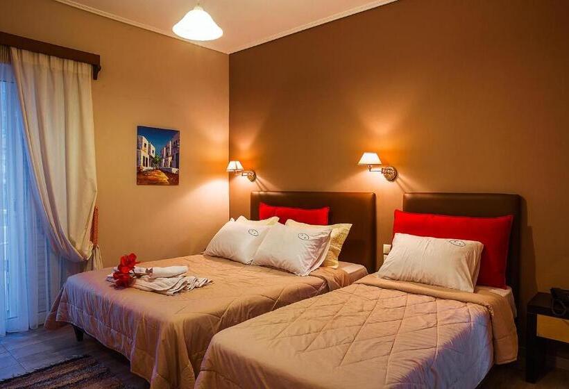 חדר סטנדרט לשלושה, Kyparissia Beach