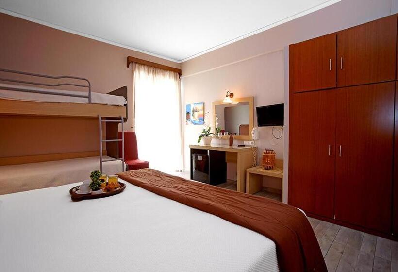 חדר סטנדרט לארבעה, Kyparissia Beach