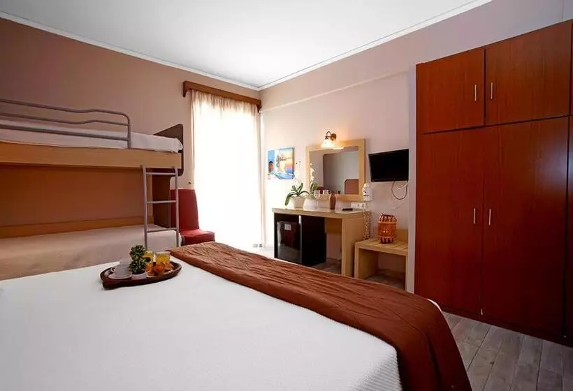 スタンダード４人部屋, Kyparissia Beach