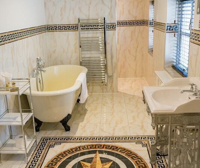 غرفة قياسية, St. Giles House