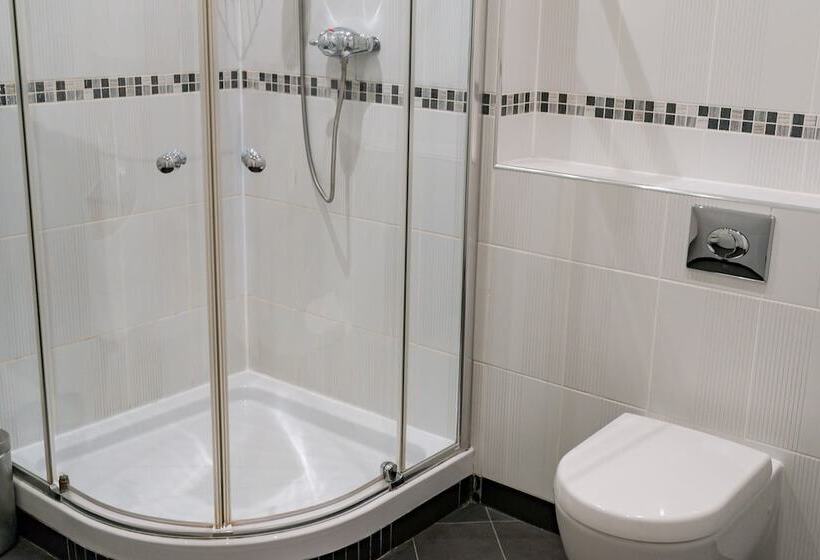 غرفة قياسية, St. Giles House