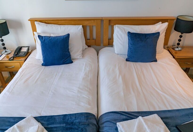 غرفة قياسية, St. Giles House