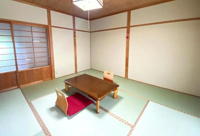 Standard Kolmen Hengen Huone Jaettu kylpyhuone, Yufuin Onsen Hasuwa Inn