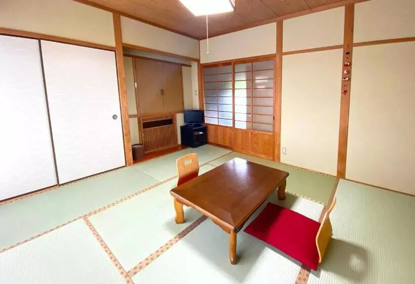 Standard Kolmen Hengen Huone Jaettu kylpyhuone, Yufuin Onsen Hasuwa Inn