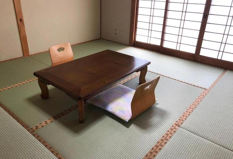 バスルーム共有のトリプルスタンダード, Yufuin Onsen Hasuwa Inn