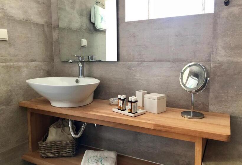 海の見えるエクゼクティブスイート, Niriedes