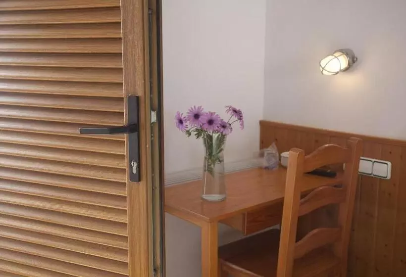 اتاق استاندارد یک نفره, Hostal Mar De Frente
