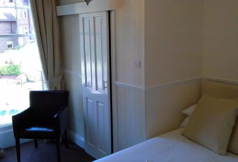 Standard Yhden Hengen Huone, Arundel House