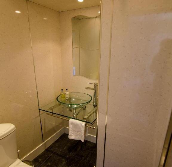 Семейный Номер, Arundel House