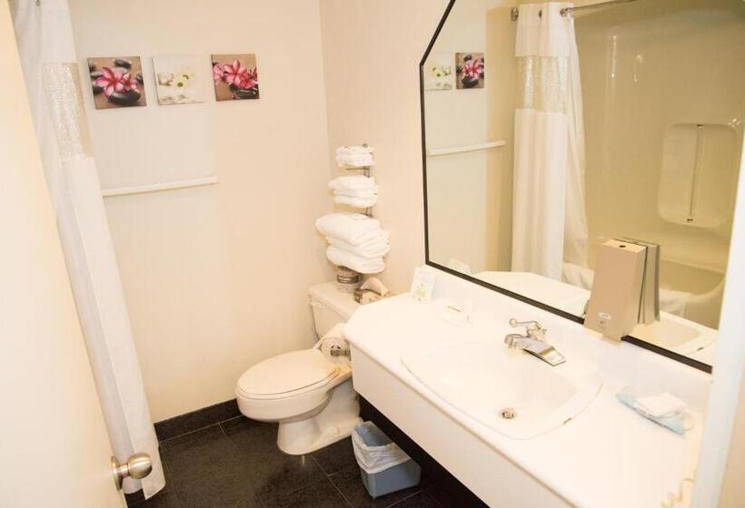 2ダブルベッドのスタンダードルーム, Days Inn By Wyndham Berthierville