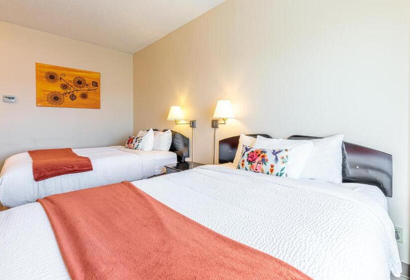 2ダブルベッドのスタンダードルーム, Days Inn By Wyndham Berthierville