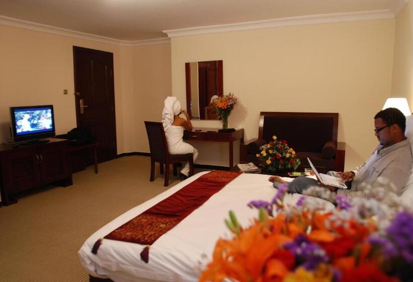 اتاق لوکس با تخت بزرگ, Kaleb