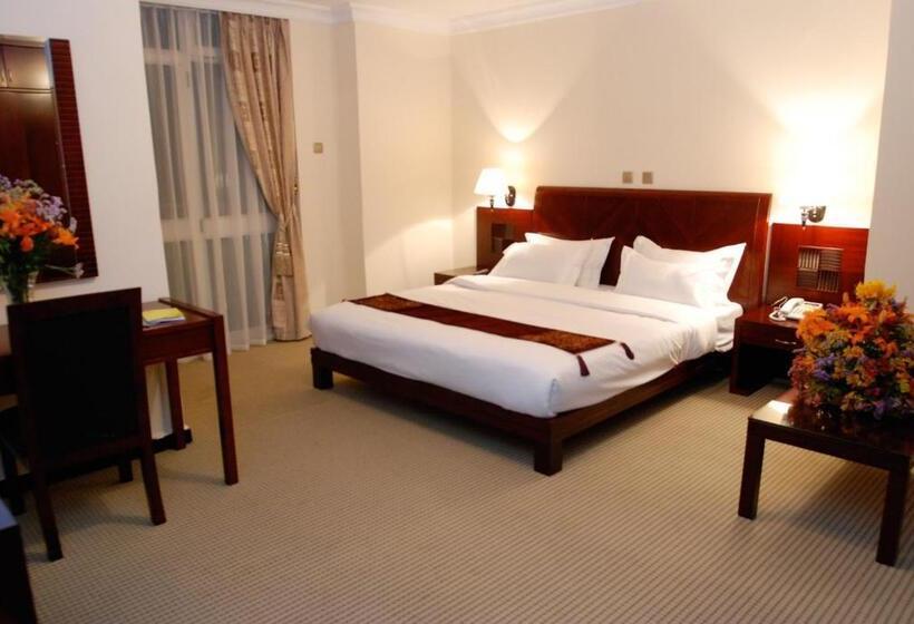 اتاق لوکس با تخت بزرگ, Kaleb