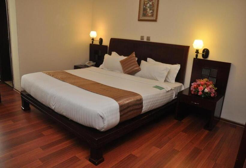 اتاق لوکس با تخت بزرگ, Kaleb