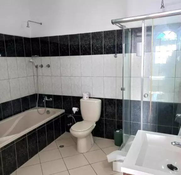 اتاق لوکس با چشمانداز دریا, Savana