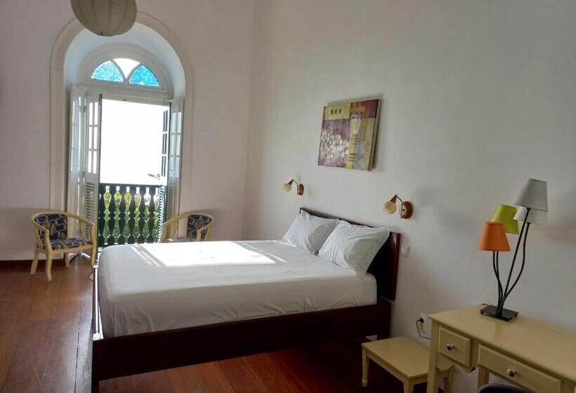 اتاق لوکس با چشم‌انداز دریا, Savana