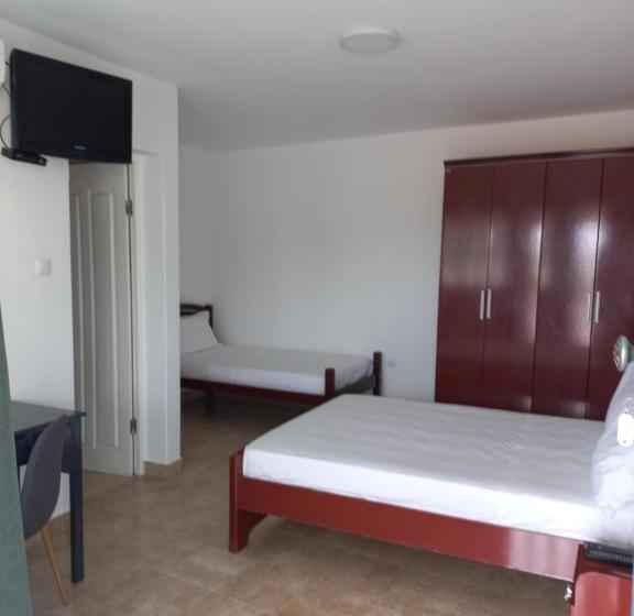 اتاق استاندارد سه نفره, Savana