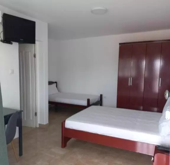 اتاق استاندارد سه نفره, Savana